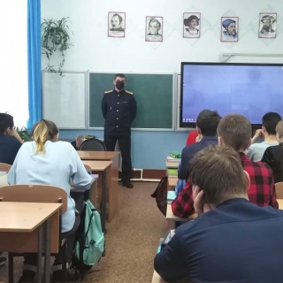 В Екатеринославке руководитель территориального следственного отдела встретился с учащимися школы